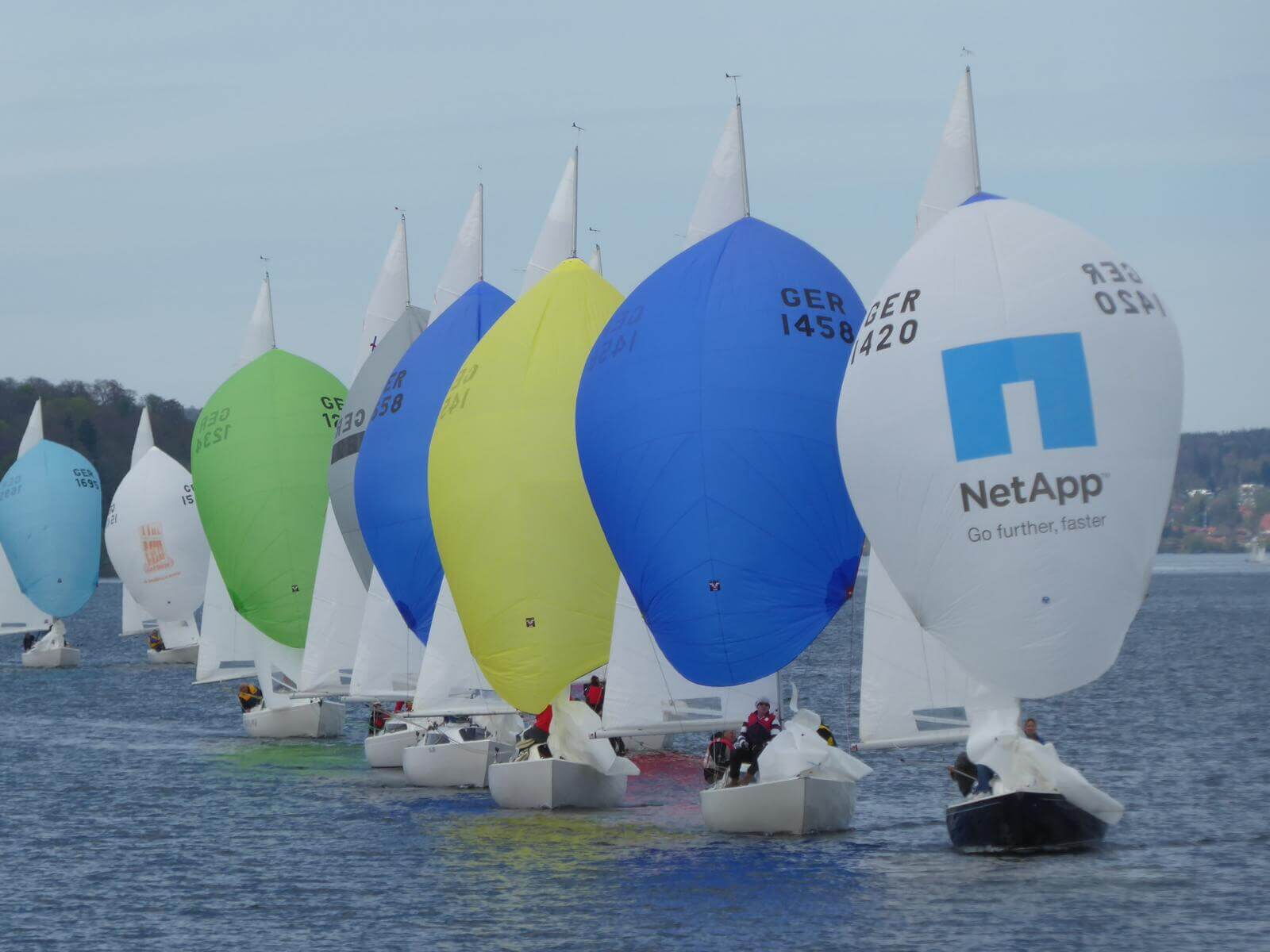 H-Boot Kanne 2017 : Der spätere Sieger führt das Feld an.