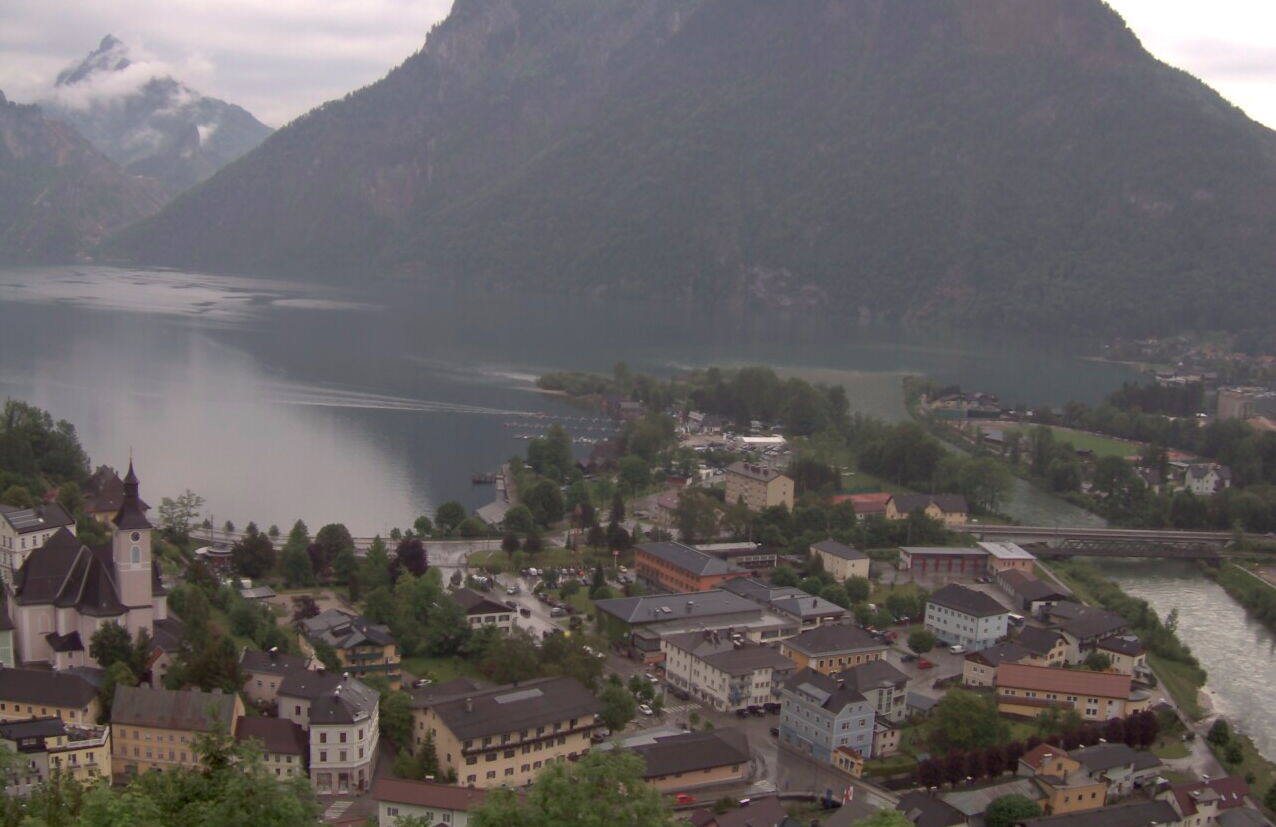 Der Hafen ist leer - ob was auf der Bahn vor Gmunden läuft?