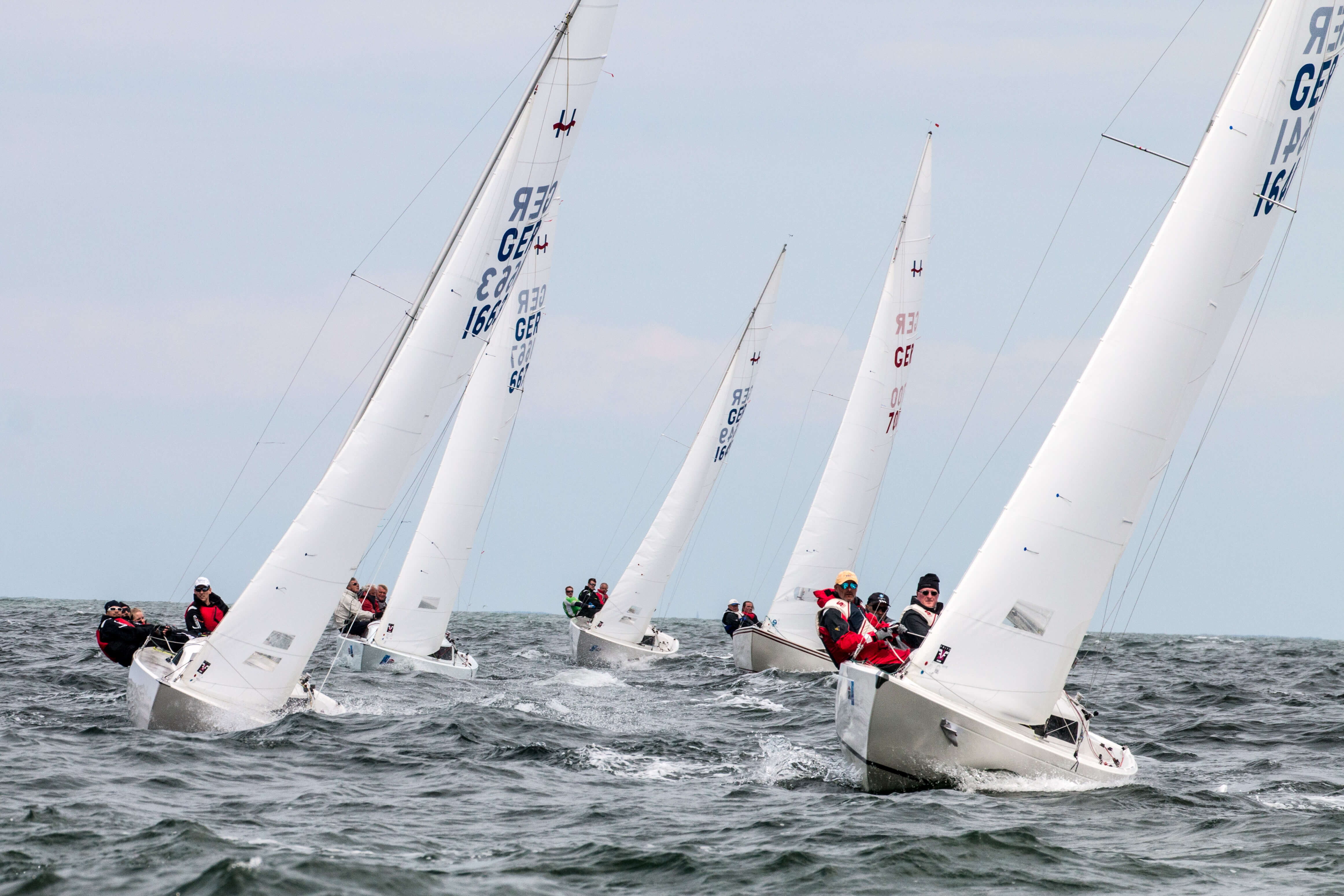 H-Boot auf dem Weg zur Luv-Tonne