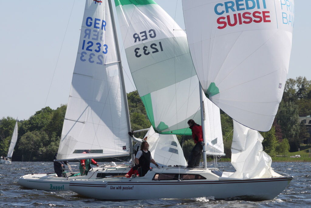 Bommel und Michael Leuenberg auf dem Weg zum Leefaß.
