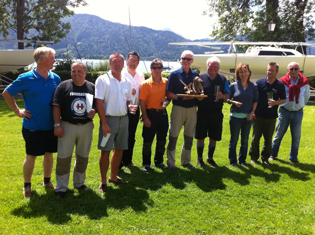 Die Sieger stellen sich dem Fotografen zum Gruppenfoto.