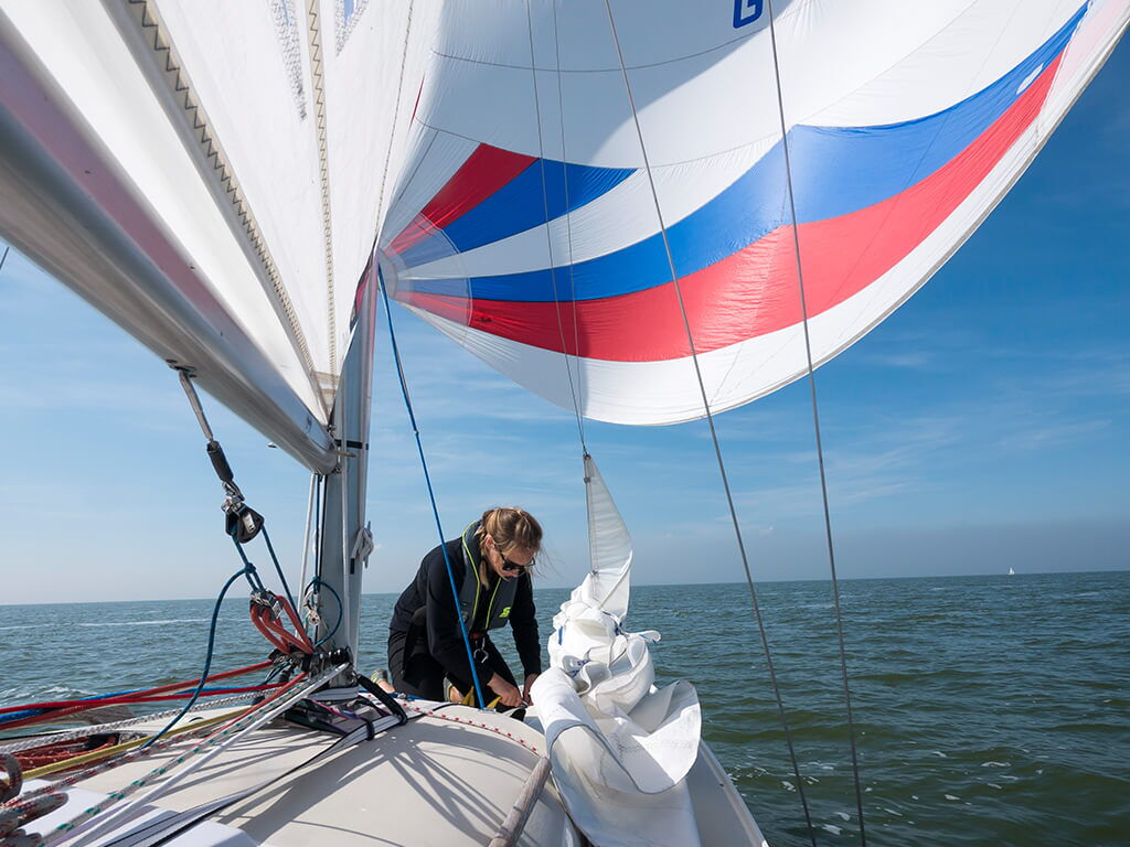 Vorschiffsarbeit bei ruhiger See.