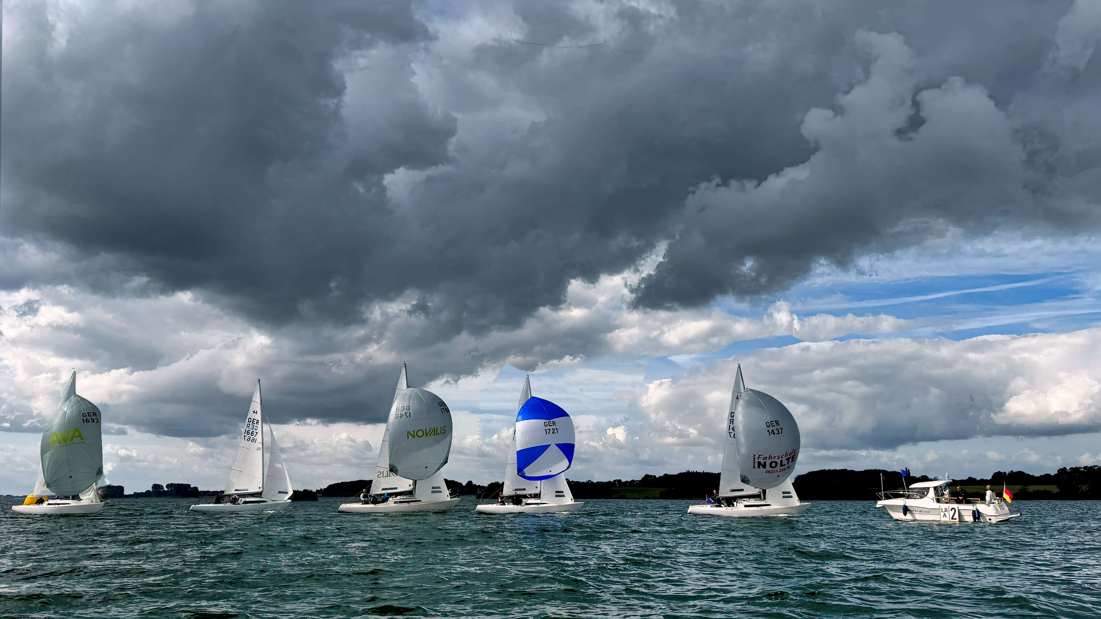 Zieldurchgang bei der Norddeutschen Meisterschaft 2026 der H-Boote.