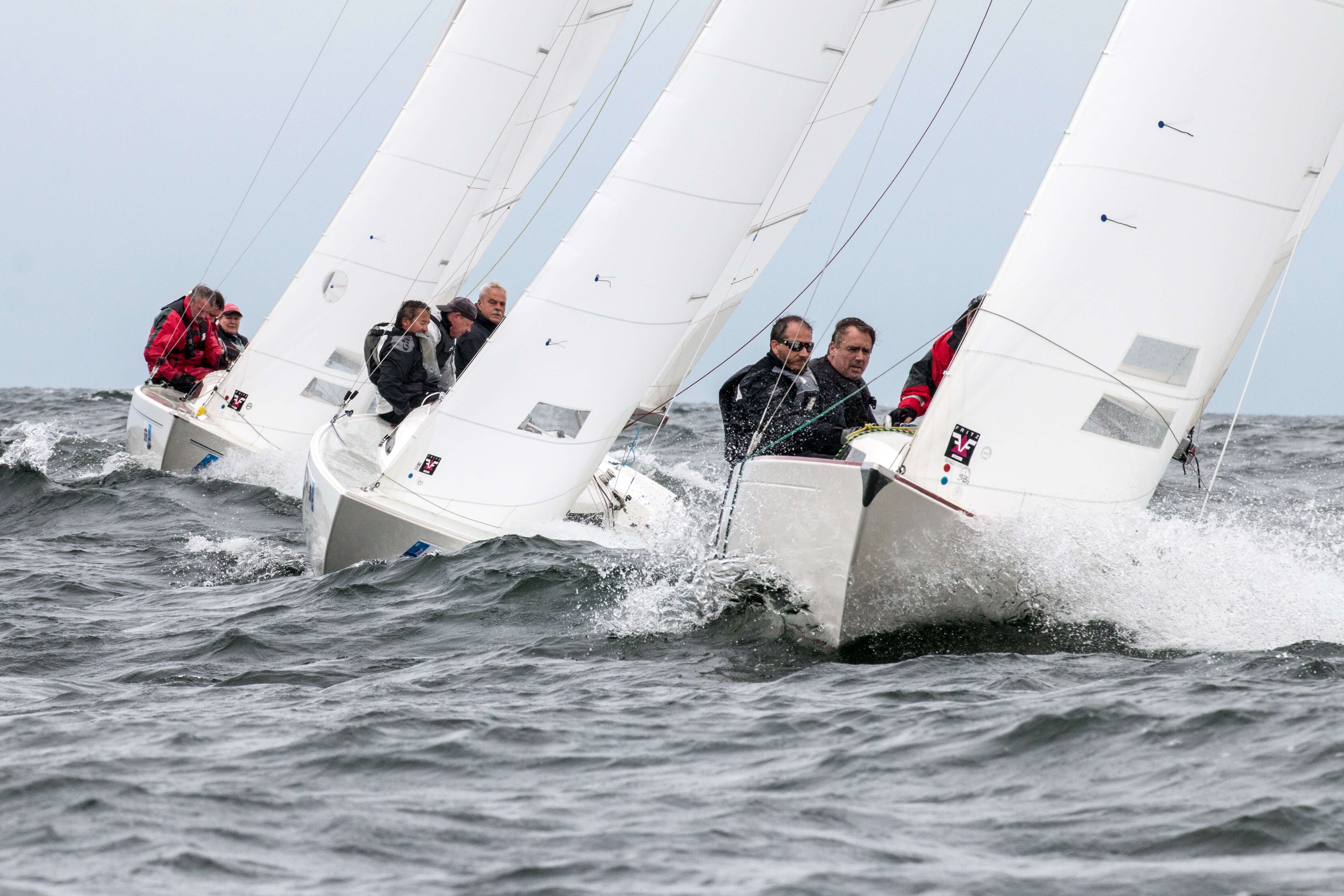 H-Boot auf dem Weg zur Luv-Tonne