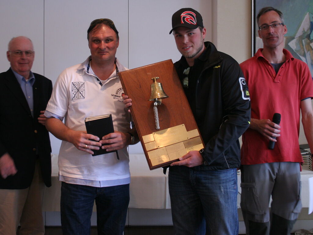 André Schenten und Kai Huben (beide ETUF) gewinnen die Glocke der Krupp Regatta.