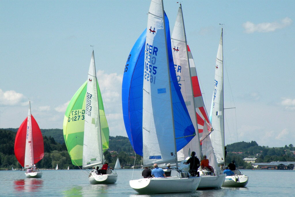 Die Spi's stehen noch soeben. Eine Herausforderung für jeden Mittschiffsmann.