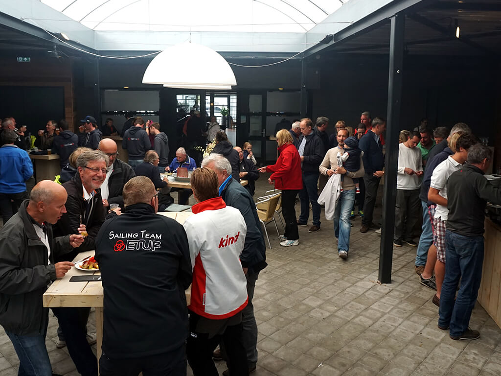 Üppiges BBQ in den Räumlichkeiten des Regatta-Centers Medemblik.